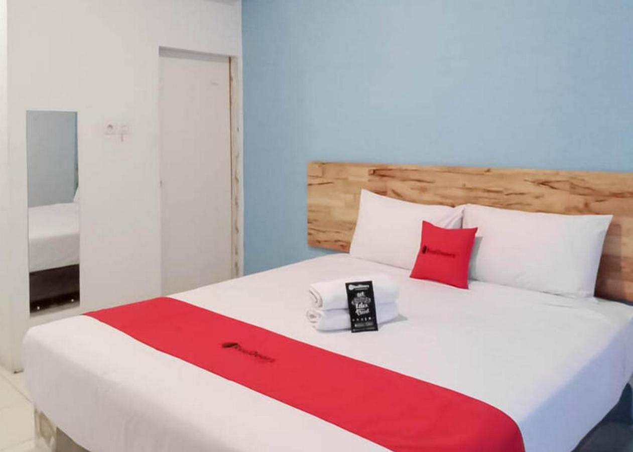 Reddoorz @ Jalan Brigjend Katamso Medan 2 Hotel Exterior photo